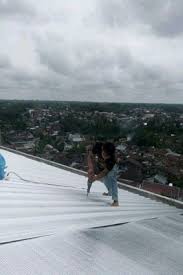 Harga atap spandek ditentukan berdasarkan dengan jenis dan ukurannya. Jasa Borongan Pasang Atap Spandek Gudang Dan Pabrik 2020 Metal Sarana Kreasi