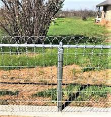 Double wire fence, also named twin wire fence, has two iron wires at both ends of the fence to fix the fence posts. Decorative Galvanized Wire Double Loop Roll Top Fencing