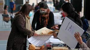 May 17, 2021 · con el 99,91% de los votos escrutados, los independientes obtienen casi un tercio de los escaños y son los grandes ganadores de las elecciones para la convención constituyente. Independientes Y Oposicion Dominan Constituyente En Chile Las Noticias Y Analisis Mas Importantes En America Latina Dw 16 05 2021