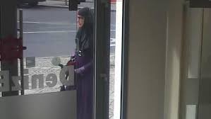Ein bewaffneter hat donnerstagfrüh in linz eine bank überfallen. Bank Am Linzer Graben Uberfallen Die Polizei Sucht Diesen Mann Nachrichten At