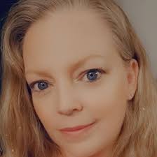 Danielle Beckett updated her profile...