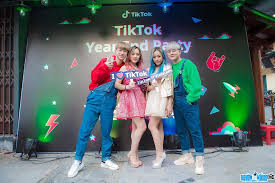 Urlebird is not associated with official tiktok. Tik Toker Pham Anh Tuáº¥n