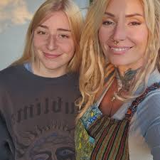 My Boo ♡ A little hair make over and quality time with my beautiful girl!  #blonde #blondehair #colorfix #daughter #qualitytime