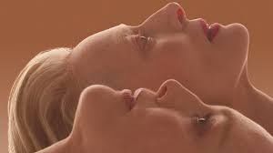 La stanza accanto - Film (2024) - MYmovies.it