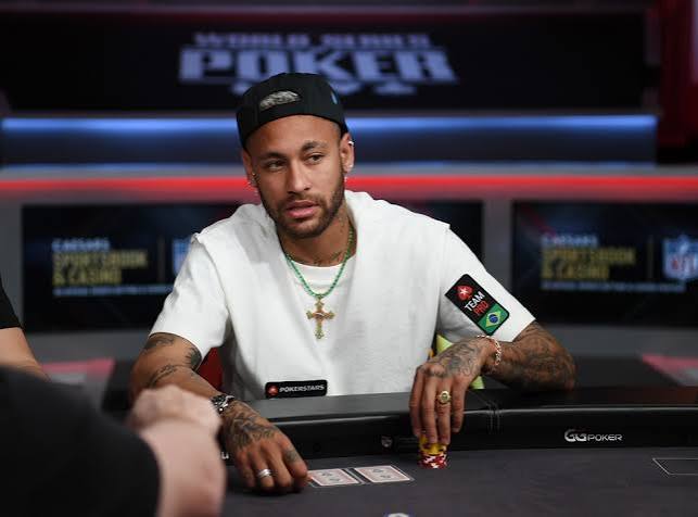 Em recuperação de lesão, Neymar chega à mesa final de torneio de poker online | Ge