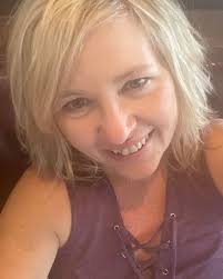 Lisa Simonson's Instagram, Twitter & Facebook