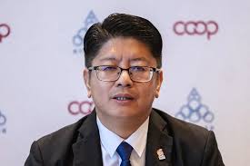 Francis Light statue in Penang vandalised with red paint