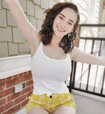 Abigail Shapiro - Free pics, galleries & more at Babepedia