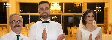 Gökhan mete, 1963 yılında bursa halkevinin tiyatro kolunda tiyatroya başladı. Pilot Komiser Gokhan Mete Altunbas Sehit Oldu