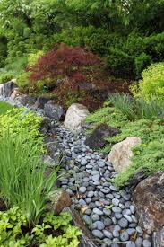 Ruisseau Sec A Partir De Pierres Garden Green Jardin Japonais Jardins Paysage En Pente