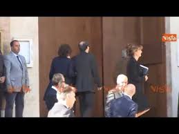 I funerali si terranno lunedì. Benigni Con La Moglie Ai Funerali Di Carlo Azeglio Ciampi Youtube