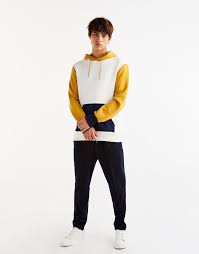Maybe you would like to learn more about one of these? Felpa Cappuccio Pannelli Giallo Senape Felpe Abbigliamento Uomo Pull Bear Italia Sweatshirts Hoodie Kids Outfits Clothes
