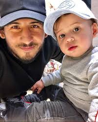 أما الشيء الثاني هو فضولي, أنا إنسانة فضولية بطبعي, وحدثت مشاكل بين إبن أختي وزوجته قبل فترة جعلتني أحاول فهم أسبابها, ولما إستخبرت عن السبب لقيته سبب غريب, وسبب أثار. Ù‚ØµØ© ØµÙˆØ± Ø£Ø¨Ø·Ø§Ù„ ÙÙŠÙ„Ù… Ø§Ù„Ø¨Ø±Ø§Ø¡Ø© ÙÙŠ Ø­ÙŠØ§Ø© Ø£Ø­Ù…Ø¯ Ø­Ø¬Ø§Ø²ÙŠ Ø§Ù„ÙŠÙˆÙ… Ø§Ù„Ø³Ø§Ø¨Ø¹