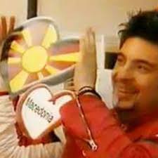 Poslije turskih fanova Makedonci najbrojniji u istanbulskoj areni U dvorani  Abdi Ipekči, inače obojenoj u bojama turske zastave, Toše Proeski je imao  veliku podršku makedonskih fanova. Blizina Turske Makedoniji učinila je  svoje