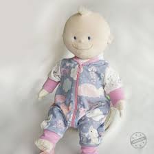 Beide schnittteile rechts auf rechts passig aufeinanderlegen und feststecken. Kostenloses Schnittmuster Jolly Jumper Fur Puppen Von Lybstes