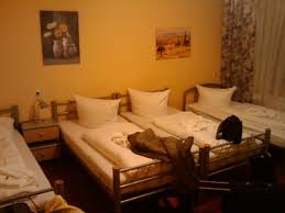 Δείτε μια λεπτομερή περιγραφή του ξενοδοχείου, φωτογραφίες και σχόλια των πελατών. 3 Bett Zimmer Hotel Pension Streuhof Berlin Berlin Bewertungen Tripadvisor