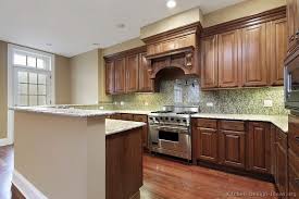 Kitchen Idea Of The Day A Traditional Favorite Classic Brown Wood Kitchens Brown Kitchen Cabinets Brown Kitchens Kitchen Design