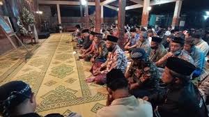 Pada hari istimewa ini, anda pastinya menghadiahkan ibu dengan sesuatu. Breaking News Ki Manteb Cak Nun Dalang Kangko Hadiri Tujuh Hari Meninggalnya Ki Seno Nugroho Tribun Jogja