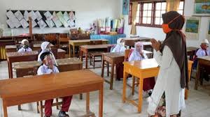 Tidak hanya di sekolah, di lingkungan rumah pun seorang anak harus memanjatkan. Buat Guru Dan Pelajar Di Aceh Baca Doa Ini Sebelum Belajar