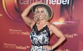 Kick im augenblick (fan edition) beatrice egli. Beatrice Egli Bekommt Ihr Erstes Tattoo