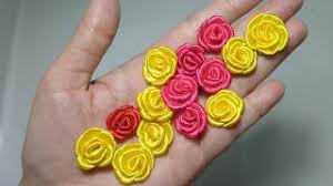 (pita satin, glue gun/lem tembak, gunting) untuk cara. Cara Membuat Bunga Krisan Dari Pita