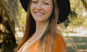 Hidden Gems: Meet Dr. Tarah Davis of The Rooted Farmacy