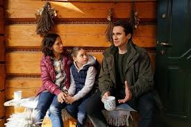 Emerytowany pracownik policyjnego archiwum, henryk mikos za punkt honoru postawił sobie rozwiązywanie umorzonych przed laty spraw i oddanie winnych w ręce sprawiedliwości. Lesniczowka Odcinek 150 Krzysztof Wpada W Szal Streszczenie Emisja 16 10 2019 Express Bydgoski