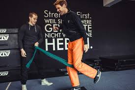 Try these 13 quadriceps exercises at home when you don't have access to equipment and need to build muscle, strength, and even improve lower body function. Rehabilitation Schlagt Bodybuilding Vastus Medialis