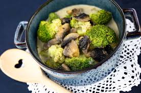 Ob grün oder weiß und ob klein oder groß. Champignon Brokkoli Suppe Soulfood Lchf Deutschland