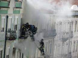 Quatro dos feridos são graves. Incendio Na Morais Soares Uma Pessoa Resgatada C Imagens Diariobombeiro