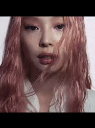 Jennie pink hair