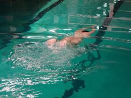 Nackte frau stieg aus, nehmen sie ein sonnenbad auf einem großen felsen und eins führte zum anderen, ihr mann kam zu lecken und ficken ihre musch. Fkk In Berlin Schwimmen Sonnen Und Sport Ohne Klamotten