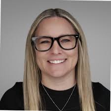 HUGE shout out to Laura Kinser for my new headshot!