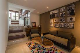 Tak jarang, ruang tamu menjadi pusat dari sebuah rumah. Ide Desain Dekorasi Dinding Ruang Tamu Sederhana Tapi Keren Arsitag