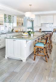Traditional Cream Kitchen With Glazed Cabinetry Interior Design Kitchen Beach House Kitchens Beach House Interior