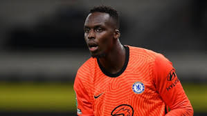 Selon record, il s'est rendu hier à l'ambassade du sénégal accompagné de lamine diatta, mendy devrait récupérer le document ce mercredi, renseigne le journal. Edouard Mendy Returns To Chelsea After Suffering Injury In Senegal Training