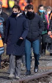 Hollywood superstar tom cruise was spotted attending wimbledon 2021. Tom Cruise 58 And Girlfriend Hayley Atwell 39 Look Frosty On Set Of Mission Impossible 7 Geeky Craze