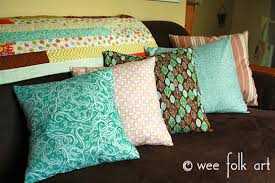 It's not always clear how to arrange sofa pillows in a way that's both stylish and suits your lifestyle. Super Easy Throw Pillow Covers Wee Folk Art