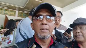 Inilah keterangan Duddy Juharno, Ketua Bidang Organisasi KONI Kota Cirebon  usai menyerahkan berkas pengaduan kepada Badan Kehormatan DPRD Kota Cirebon  terkait insiden yang melibatkan ketua DPRD kota ...