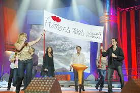 Ce samedi 18 janvier, tony parker était à l'accorhotels arena de paris afin de participer au concert des enfoirés. 2004 Les Enfoires Dans L Espace Les Enfoires