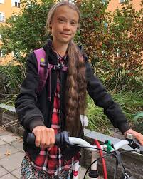 Din nou la 17 ani. Ghiozdanul In Spate Bicicleta È™i DorinÈ›a De A Studia DupÄƒ Un An De AbsenÈ›Äƒ Greta Thunberg Se Intoarce La È™coalÄƒ Foto Ea Md