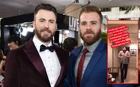 Крис эванс (chris evans), исполняющий роль капитана америки во франшизе мстители, засветил в instagram селфи пениса, порадовав 5,7 млн подписчиков в этой соцсети. Chris Evans Scared By Scott Evans Thanksgiving 2020 Prank Captain America Has Good Comeback Watch