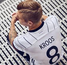 Hier findest du alles rund um sportliche fussball trikots vom deutschland trikot bis zum trikot deines lieblingsvereins. Adidas Das Trikot Der Nationalmannschaft Soll Fur Diversitat Stehen Welt