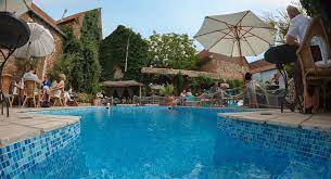 These casanovas are constantly obsessed about their relationships with women; Cafe Solo