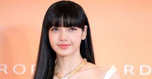 Lisa Blackpink sang chảnh trên du thuyền ở Monaco, gây tranh cãi về lối  sống xa hoa