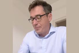 Mindkét oldalt alul, ugyanonnan mintha hiányozna két foga. Zdlib9q4lyzvwm