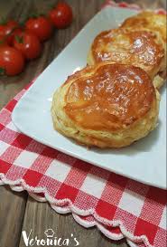 Al termine della procedura la finta pasta sfoglia (dello spessore di circa 1 cm) è pronta per essere utilizzata o, se si preferisce, per essere conservata in frigorifero per l'indomani. Pizzette Di Finta Sfoglia Bimby Pomodoro E Mozzarella