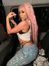 A new american star from los angeles, doja cat has already succeeded on the international music scene: Doja Cat Feet