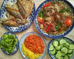 Selain sambal, tumis kangkung juga makin mantap ketika dinikmati dengan berbagai lauk pendamping. Gambar Kombinasi Padanan Lauk Yang Sesuai Untuk Menu Harian Dan Bulan Puasa