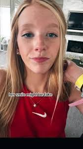 Elsa Vaughn's Instagram, Twitter & Facebook